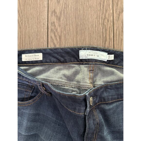 EUC Torrid Womens Relaxed Bootcut Distressed Jeans  Dark Wash Cotton Blend - Picture 3 of 7